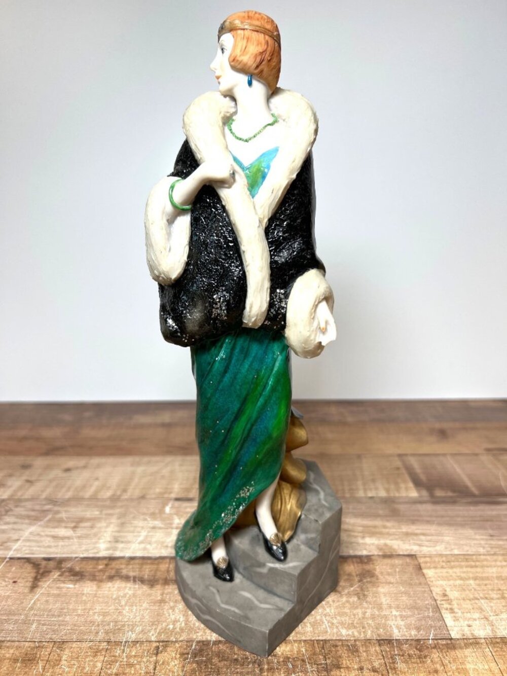 Art Deco-Inspired Lady Figurine With Black Coat & Green Dress On Stone-Like Base - Picture 3 of 8